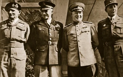 Marszałek polny Montgomery, generał Eisenhower, marszałek Żukow i generał de Lattre de Tassigny, Berlin, 5 czerwca 1945